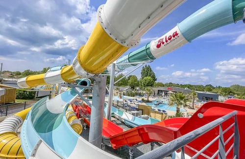 Olonne-sur-Mer House | ZEcamping parc aquatique chiens acceptés club enfant locatif TV 4 pers