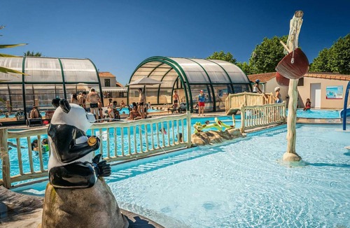 Olonne-sur-Mer House | ZEcamping parc aquatique chiens acceptés club enfant locatif TV 4 pers