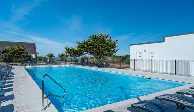 À 200m de la plage | Piscine sur place et balcon