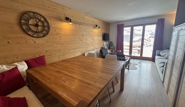 100m from shops, 2nd floor, view resort, terrace, balcony, parking, tv, ski locker, 80m², Vars
