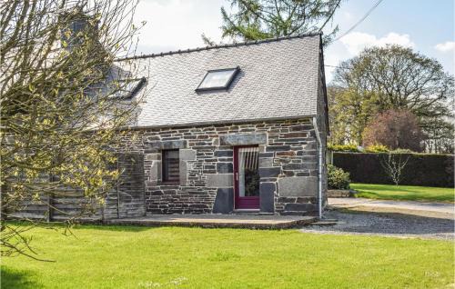2 Bedroom Pet Friendly Home In Gouarec