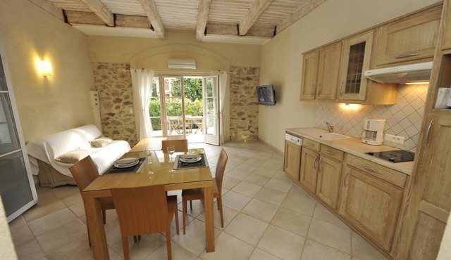 2-room apartment with terrace 800 meters from the beaches