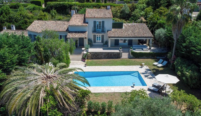 210m² Villa with Swimming Pool - Mougins