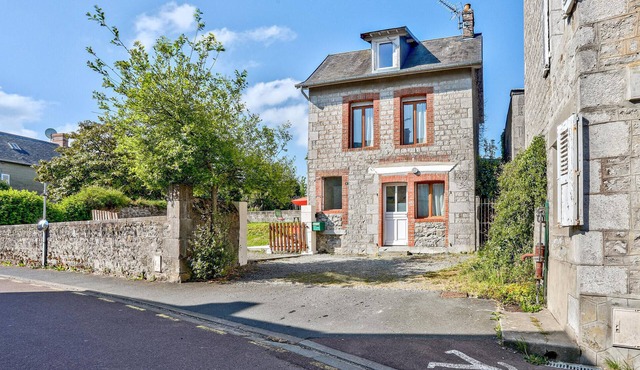 3 bedroom amazing home in Quettreville-sur-Sienn
