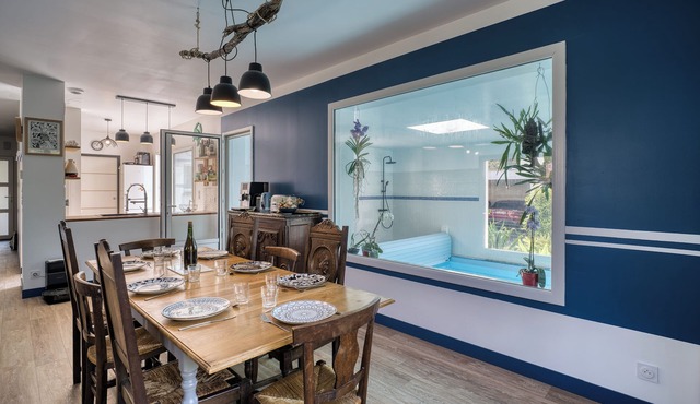 300m from beach, 29°C pool, 5 bdrms, 4 baths, quiet, spacious