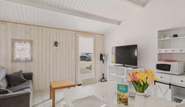 500 m from the beach, for 2 adults and 2 children