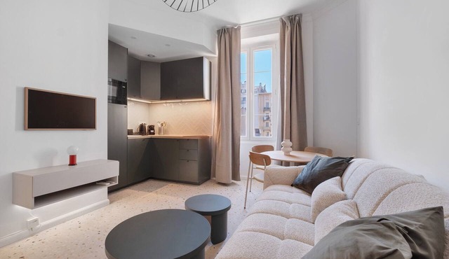 Apartment 'Carré D'Or' with Wi-Fi and Air Conditioning