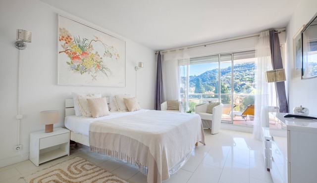 Apartment 'Sea and Sky 6 Personnes' with Mountain View, Private Terrace and Air Conditioning