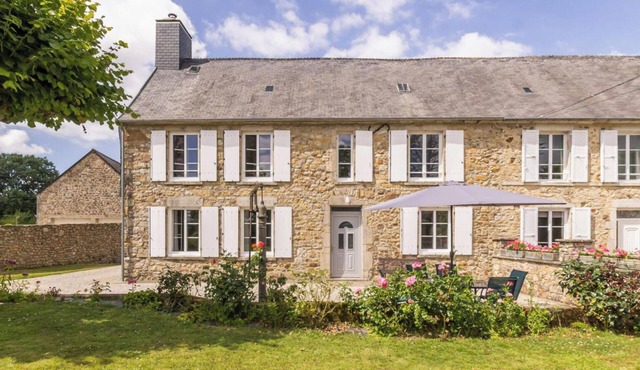 Beautiful stone house, private garden in the heart of Cotentin
