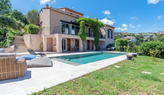 Beautiful 4 * villa with private heated pool, sea view, 5 minutes from the beach