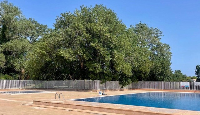 Beautiful Apartment in Residence with Pool, Terrace, and Air Conditioning