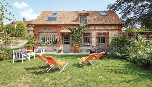 Beautiful home in Les Damps with WiFi