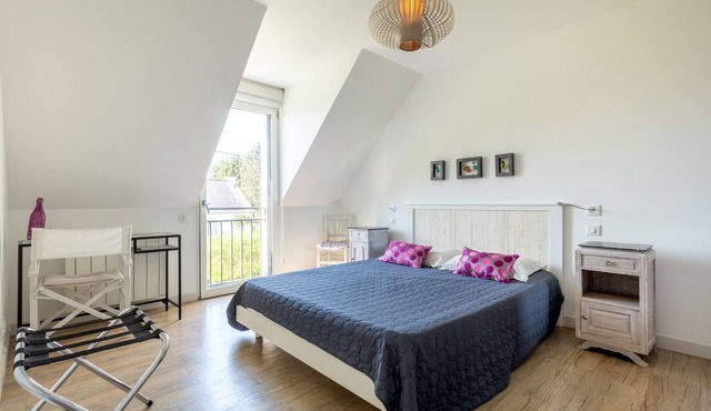 Bed and Breakfast 'Cap À L'ouest' with Shared Terrace, Shared Garden and Wi-Fi