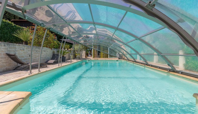 Bed and Breakfast 'Lou Pin Dou Papet' with Mountain View, Shared Pool and Wi-Fi