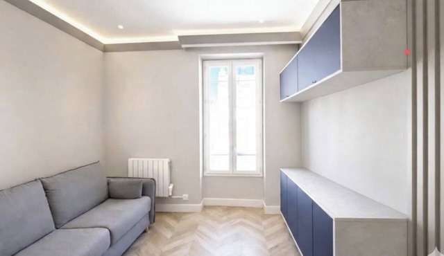 Bright, modern studio in the heart of the city