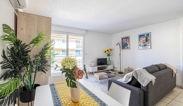 Bright One bedroom Apt with Parking and Terrace