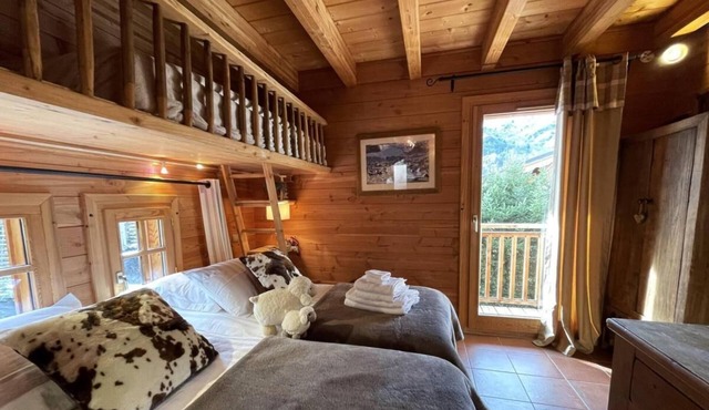 Chalet, view mountain, terrace, fireplace or stove, parking, tv, ski locker, 90m²