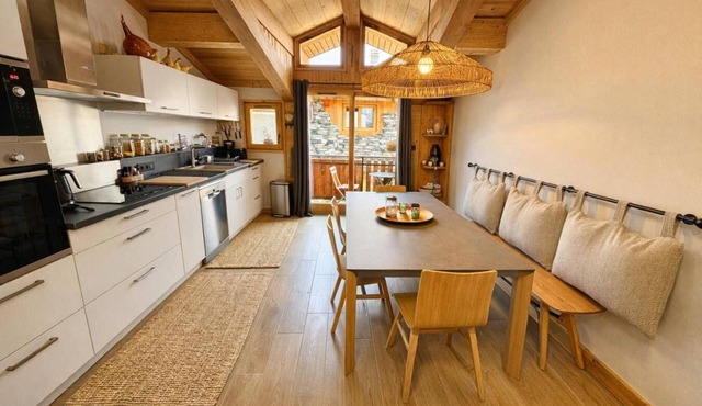 Chalet, balcony, tv, ski locker, 80m², Saint Martin de Belleville