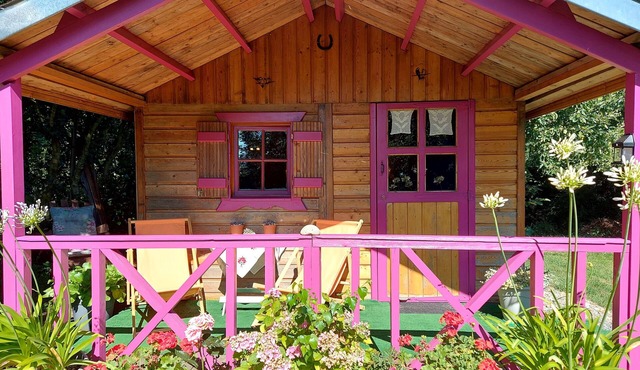 Chalet “In Nature” with Private Terrace, Peaceful Setting, Shared Garden, and Wi-Fi