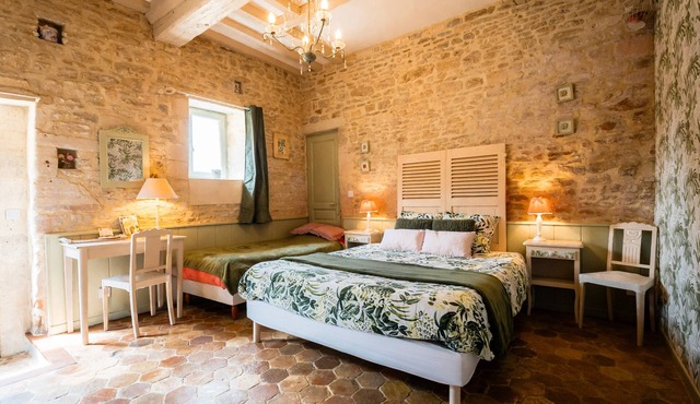 “Chambre Romance” Guest Room with Private Terrace, Wi-Fi, and Air Conditioning
