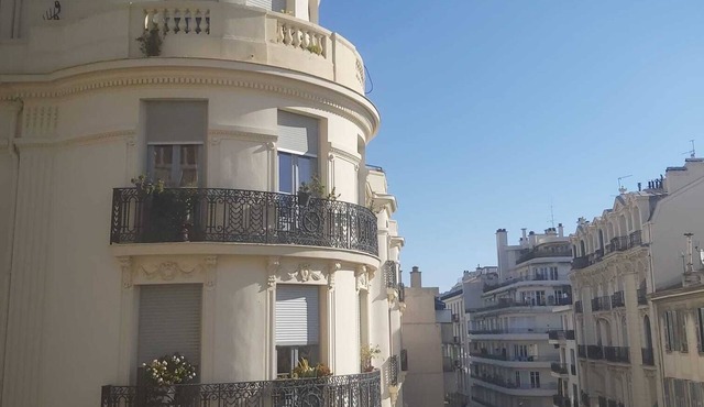 Charming bright 3 room corner apartment the Quartier Musiciens in Nice.