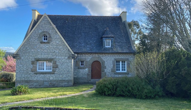 Charming house in Le Faou, a "little town of character", between land and sea.