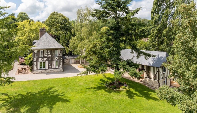 Charming Norman Timber-Framed House in Nature with Private Japanese Soaking Tub