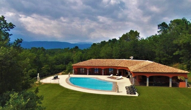 Charming villa for up to 15 people in the Var region of France