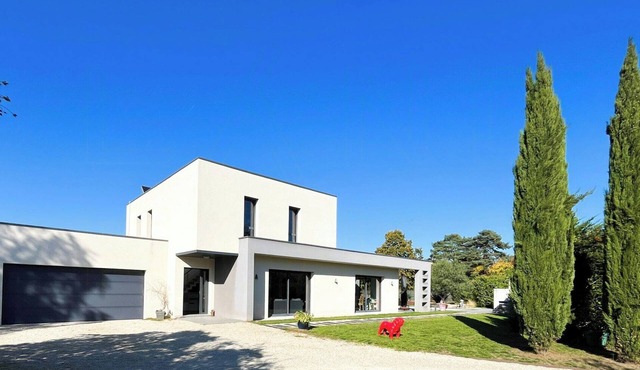 Charming Villa with Pool near Amboise Castles