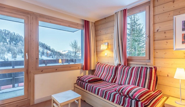 Comfortable apartment with sunny balcony and covered parking