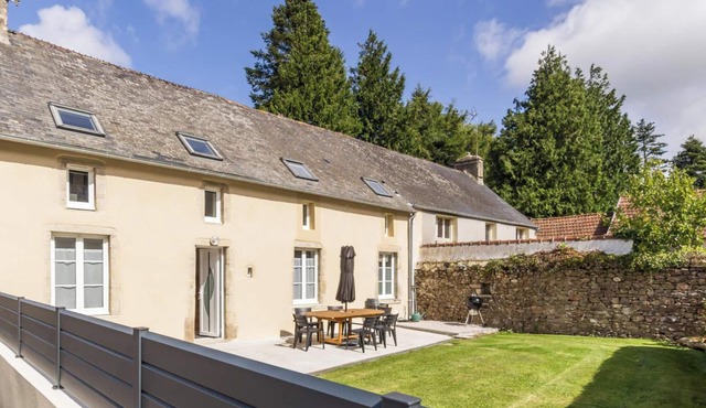 Comfortable South-Facing House with 3 Bedrooms and Parking
