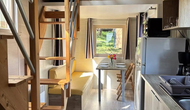 Comfortable Tiny House: 2 bedrooms, sleeps 4