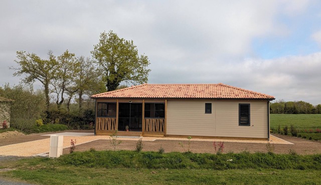 Cottage in quiet meadow estate