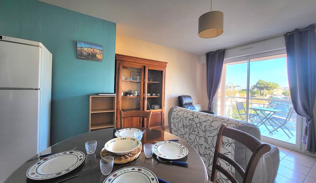 Cozy apartment for 2, 5 min to beach, secure parking