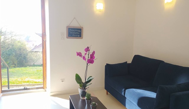 DETACHED APARTMENT IN ANNECY'S HISTORICAL CENTER WITH PRIVATE GARDEN