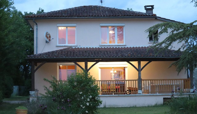 Detached house, large covered terrace, fenced garden, WIFI ACCESS