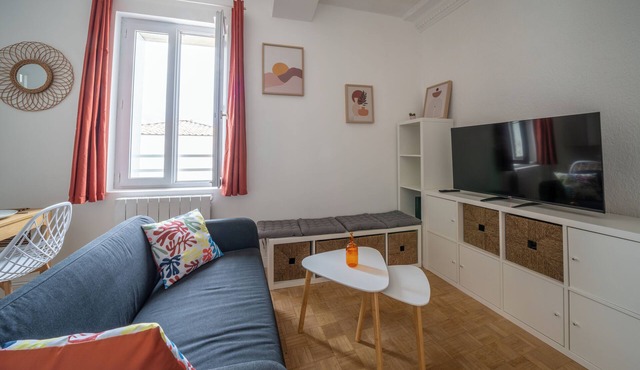 Downtown apartment with tram access, 3 bedrooms, 3 bathrooms