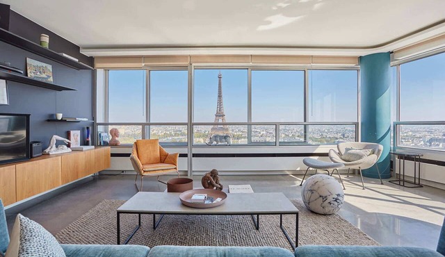 Exceptional view Eiffel Tower and all of Paris