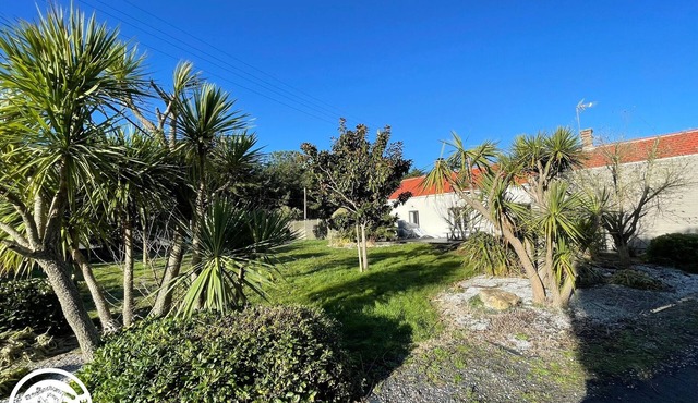 Family Home 700m from Beach, Spa, Pets Allowed