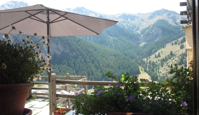 Flat 30m ² 2 people full south with terrace. at 2040 meters.