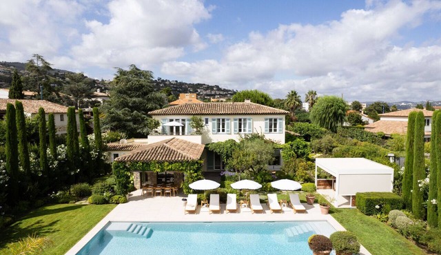 Fully renovated luxury villa with pool, garden, and easy access to beaches and golf courses.
