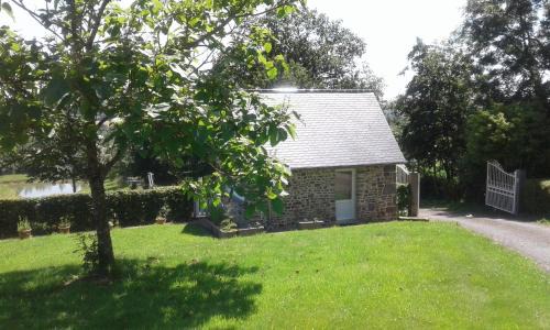 Gite 2 personnes en pleine nature avec jacuzzi privé et étang de pêche en Normandie