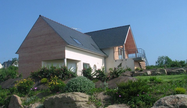 Gite with garden by the sea