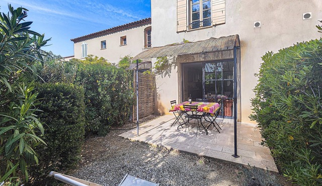 Gorgeous home in Saint-Laurent-de-la-Ca with WiFi