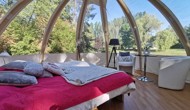 Guest Room “Bulle des Châteaux” with Wi-Fi and Pool
