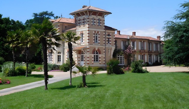 Holiday Home 'Grande Villa Italienne Avec Parc' with Private Pool, Private Terrace and Wi-Fi