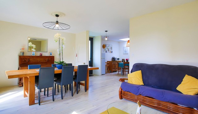 Holiday Home 'Gite De Pauline, Sainte-mère-église' with Private Terrace, Private Garden and Wi-Fi
