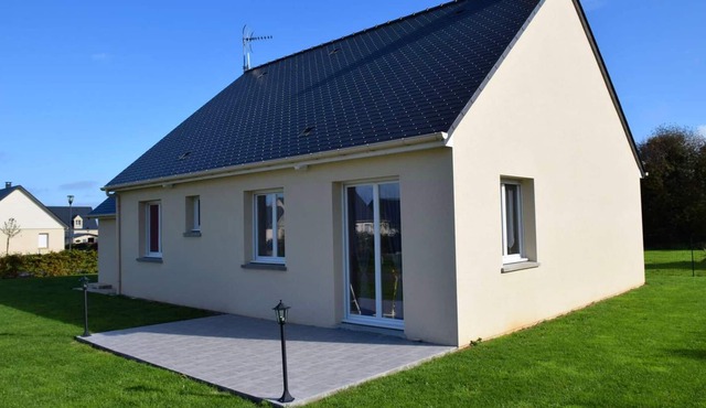 Homerez - House for 6 ppl. with sea view and garden at Saint-Laurent-sur-Mer