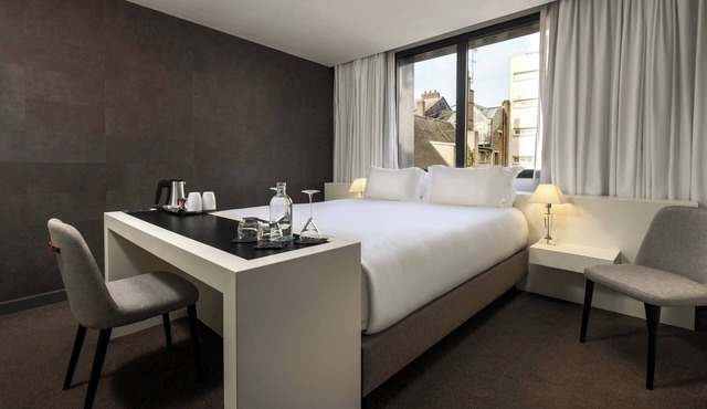 Hotel de Bourgtheroulde, Autograph Collection