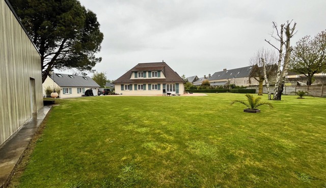 House between land and sea crepon